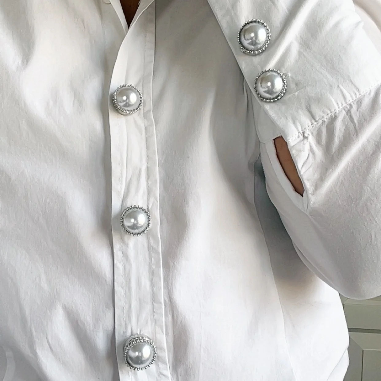 Anna_PearlButtonCharmSilver3