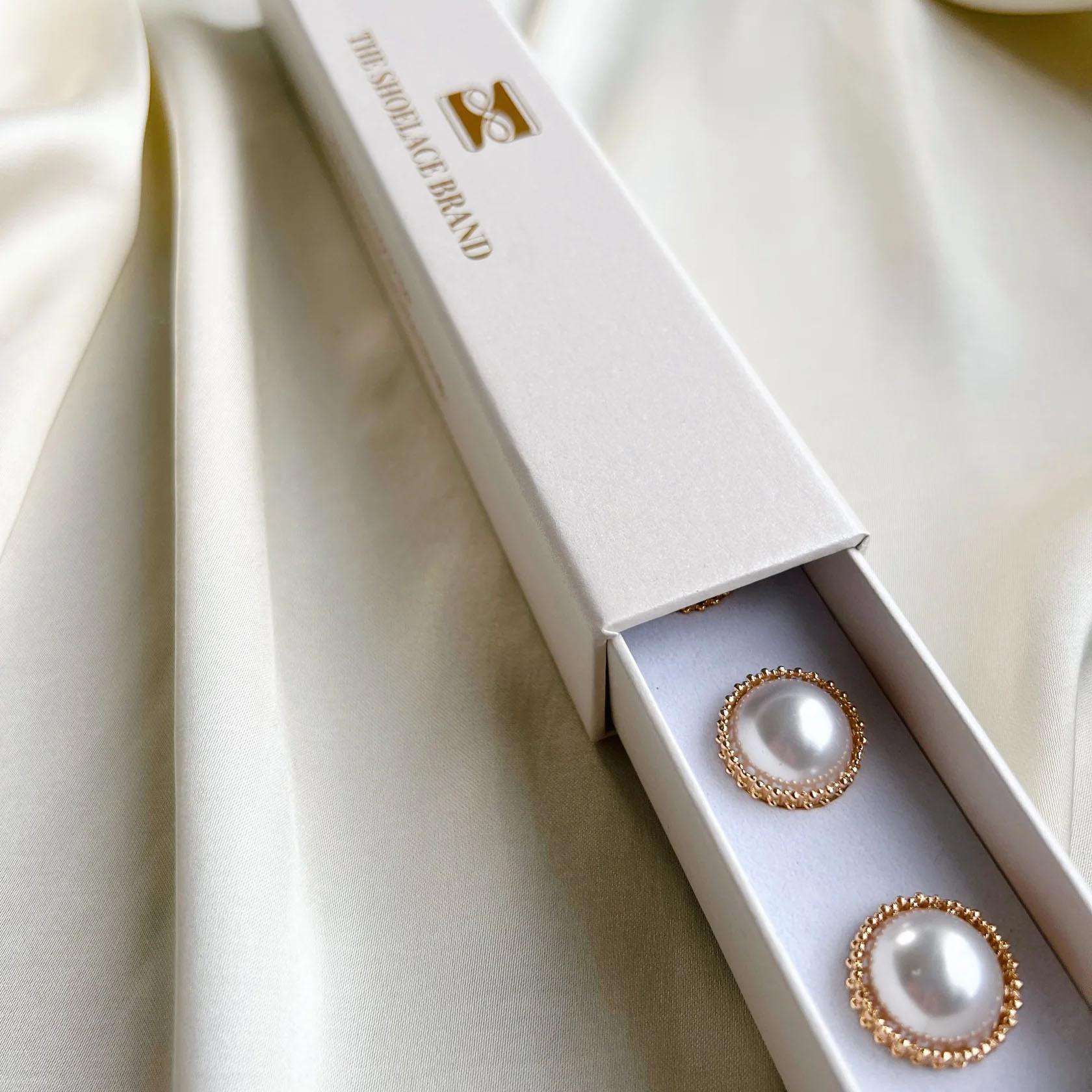 Linnea_PearlButtonCharmGold6-kopiera