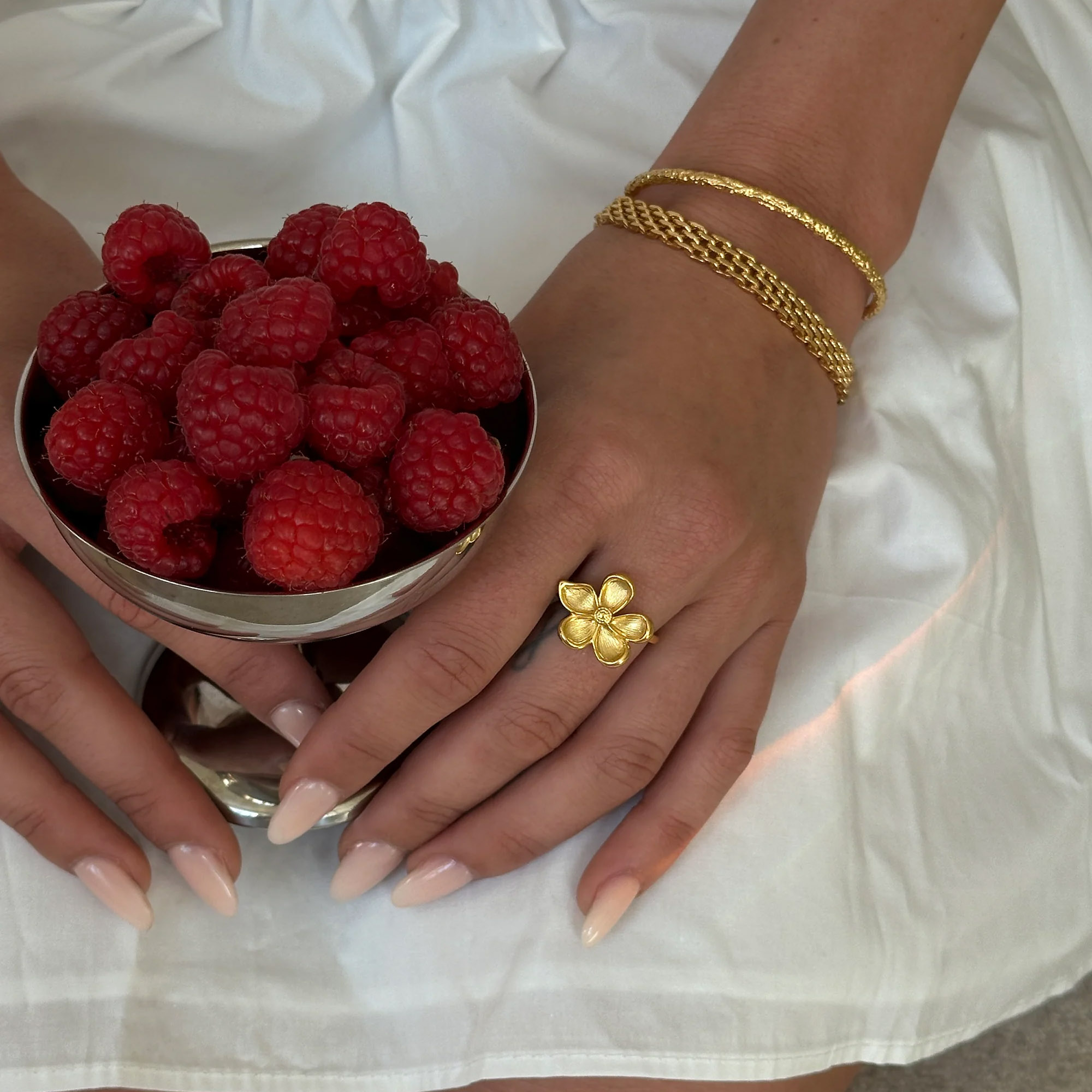 flower_ring_gold_meshlink_bracelet_textured_bangle_gold